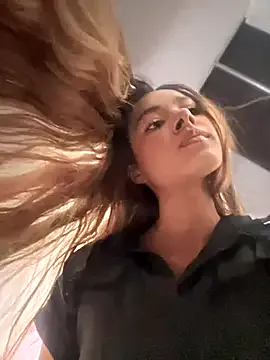 HugeBoobsAlice – webcam model profile photo Image 3