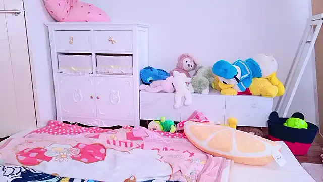 Yui-Ch – webcam model profile photo Image 13