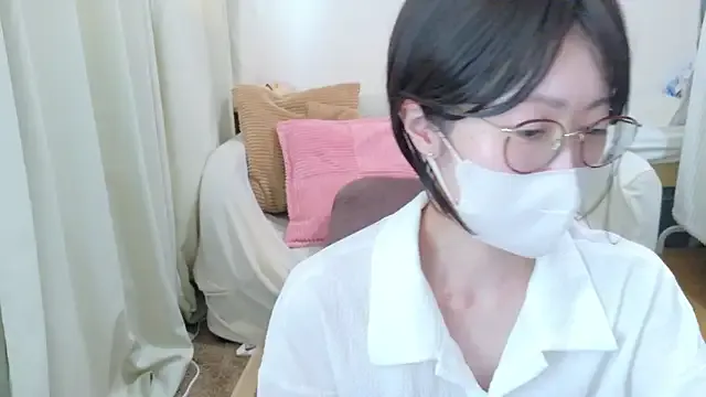 seraphine23 – webcam model profile photo Image 4