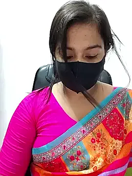 zui_lu – webcam model profile photo Image 10