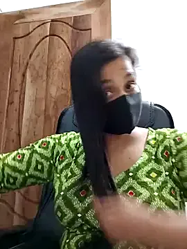 zui_lu – webcam model profile photo Image 13