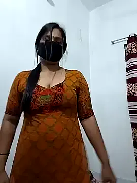 zui_lu – webcam model profile photo Image 2