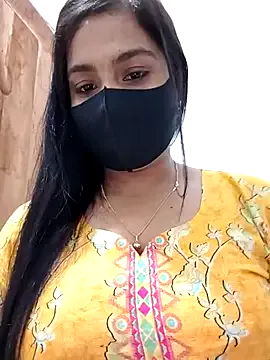 zui_lu – webcam model profile photo Image 3