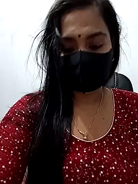 zui_lu – webcam model profile photo Image 4