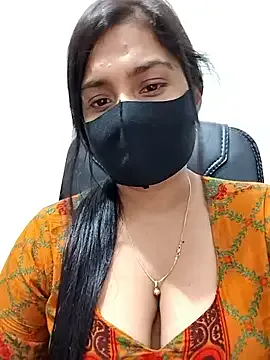 zui_lu – webcam model profile photo Image 6