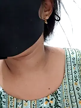 zui_lu – webcam model profile photo Image 7