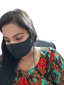 zui_lu – webcam model profile photo Image 8