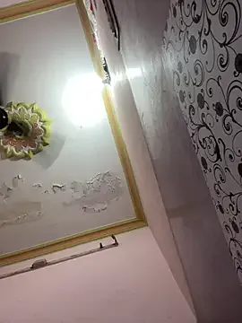 Yui-Ch – webcam model profile photo Image 10