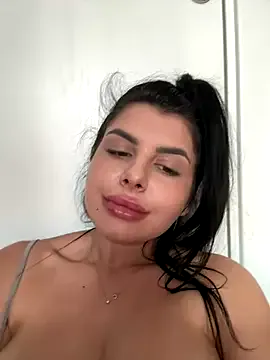 GouGou-111 – webcam model profile photo Image 3