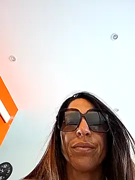 seraphine23 – webcam model profile photo Image 11