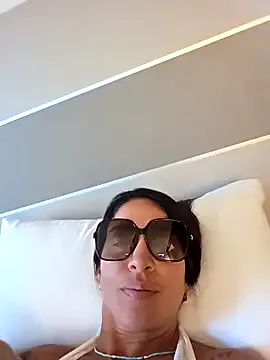 seraphine23 – webcam model profile photo Image 13