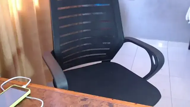 GouGou-111 – webcam model profile photo Image 4