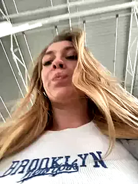 FroggyAnna – webcam model profile photo Image 11