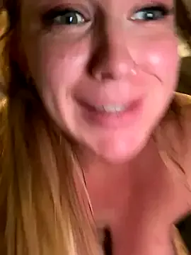 FroggyAnna – webcam model profile photo Image 2