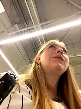 FroggyAnna – webcam model profile photo Image 4