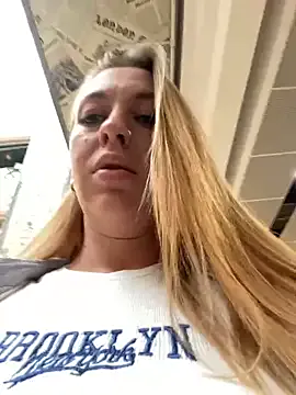 FroggyAnna – webcam model profile photo Image 7