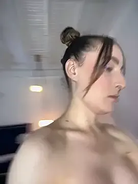 EarlyPrincess – webcam model profile photo Image 8