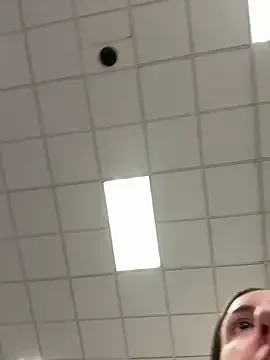 GouGou-111 – webcam model profile photo Image 4