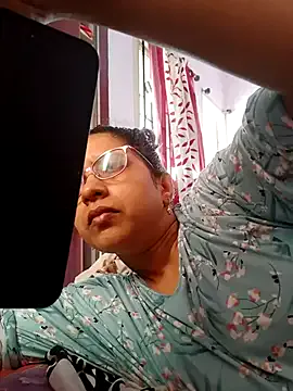 Yui-Ch – webcam model profile photo Image 2