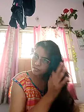 Yui-Ch – webcam model profile photo Image 7