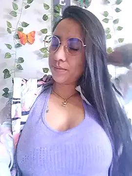 FroggyAnna – webcam model profile photo Image 5