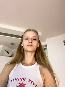 seraphine23 – webcam model profile photo Image 3