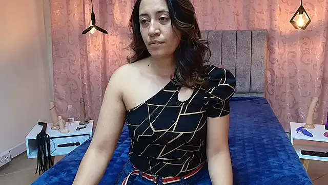 HotBella- – webcam model profile photo Image 12