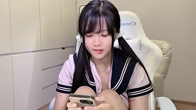 NA-KAREN-V8 – webcam model profile photo Image 2