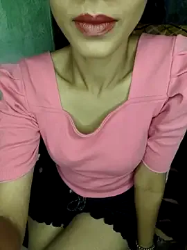 seraphine23 – webcam model profile photo Image 2