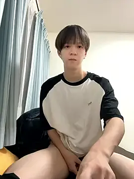 H-2005 – webcam model profile photo Image 12