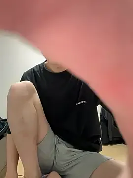 H-2005 – webcam model profile photo Image 2