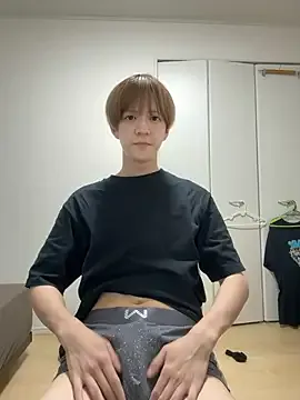 H-2005 – webcam model profile photo Image 6